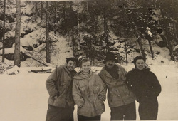 Фото группы Дятлова с пленки дятловцев, золотарев семен, дубинина люда, тибо-бриньоль николай, колмогорова зина