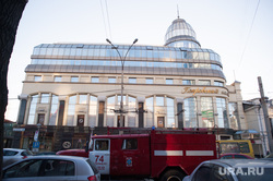 Пожарные машины у Покровского пассажа. Екатеринбург