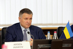 Глава МВД Украины готовит полицию и нацгвардию к операции в Донбассе