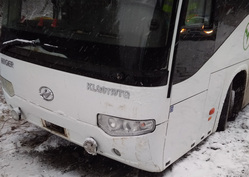 Водитель автобуса не учел снегопад