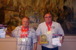 Депутат Вячеслав Тяжельников (справа) с курганским спортсменом Владимиром Потаповым