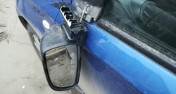 От рук хулигана пострадали более 10 припаркованных во дворе автомобилей