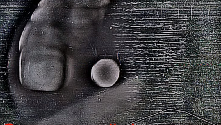 Валентин Дегтерев уверяет, что на снимке луна и и сходящие массы снега