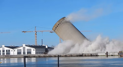 В Дании взорвали башню. В отличие от уральской, она рухнула на библиотеку. ВИДЕО