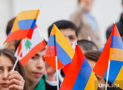 Шествие посвященное столетию геноцида армян. Екатеринбург, армения, флаги