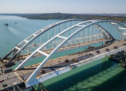 Сотрудники ФСБ заботятся о безопасности Крымского моста