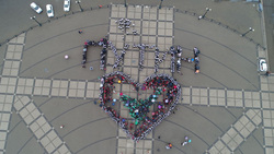 Студенты выстроились на Форумной площади в Новороссийске