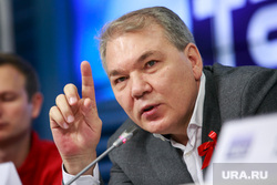 Пресс-конференция КПРФ в ТАСС с участием лидера партии Геннадием Зюгановым. Москва, жест, калашников леонид