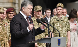 Петр Порошенко назвал «Бессмертный полк» частью гибридной войны