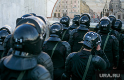 Несанкционированный митинг "Он нам не царь" на Пушкинской площади. Москва, полицейские, подземный переход, росгвардия, метрополитен, строй, метро тверская, омон