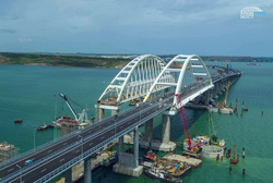 В России открыто движение по Крымскому мосту