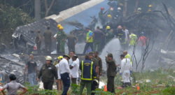 Несколько человек выжили после падения самолета