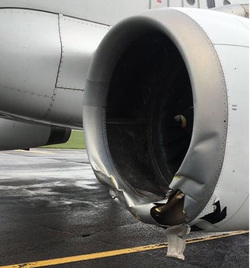 При посадке самолета в бурю поврежден двигатель