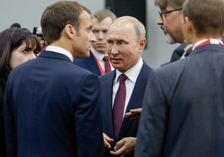 Путин пошутил на встрече с Макроном
