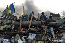 Майдан. Украина.  Киев, флаг украины, майдан, баррикады, беспорядки, революция