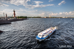 Санкт-Петербург, катер, ростральные колонны, санкт-петербург, река нева, туристы