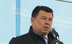 Канат Бозумбаев подписал приказ о запрете на ввоз в страну российского бензина