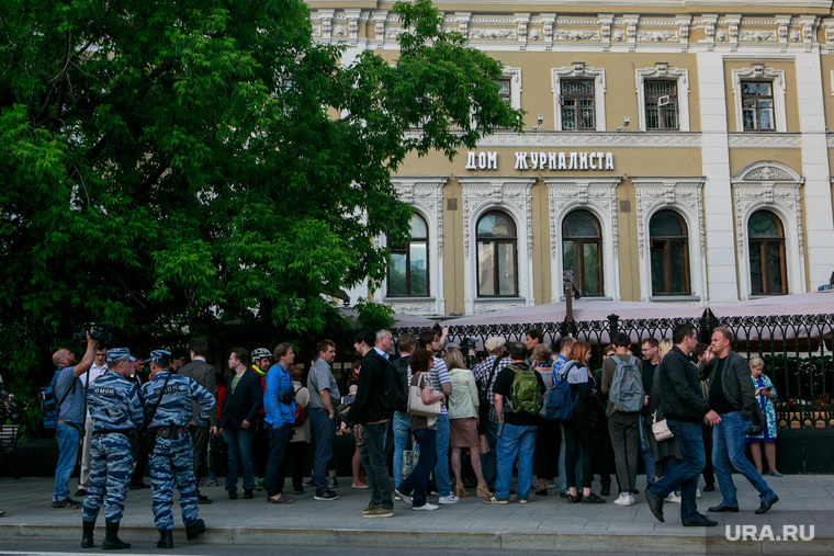 Пришедшие на акцию памяти заранее знали, что Бабченко жив