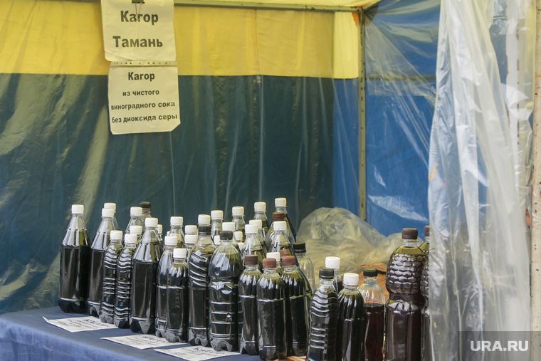 Продажа алкоголя на православной ярмарке. Курган, кагор, продажа алкоголя, вино, алкоголь