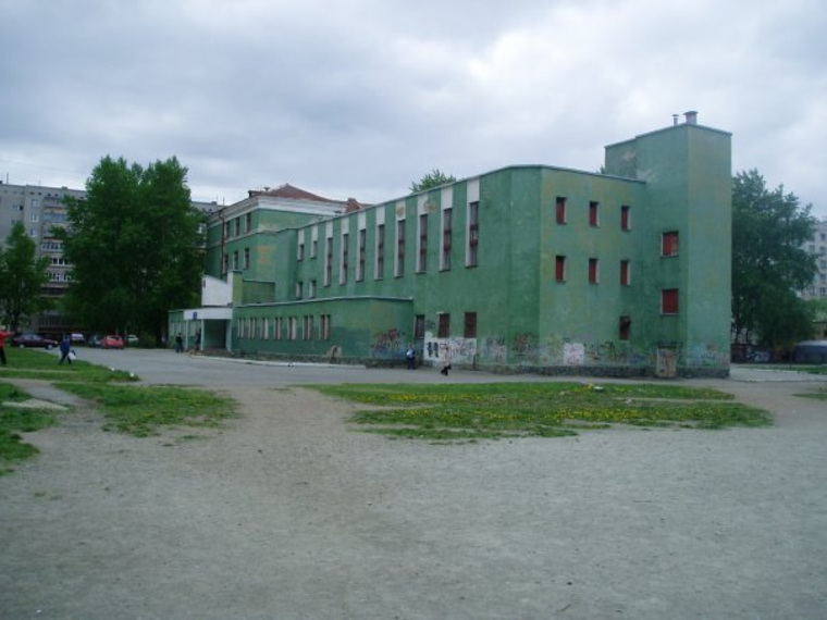 Старое здание школы на Уралмаше (первоначально семилетняя школа №178) было построено в 1936 году