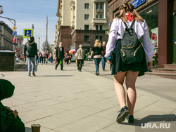 Первомайская демонстрация в Москве на Красной площади. Москва, попрошайка, школьницы, нищая, пионерка, город москва, улица тверская, первомай, побирушка