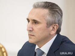 Представление ВРИО губернатора Тюменской  области Александра Моора полномочным представителем президента Игорем Холманских. Тюмень , моор александр, портрет