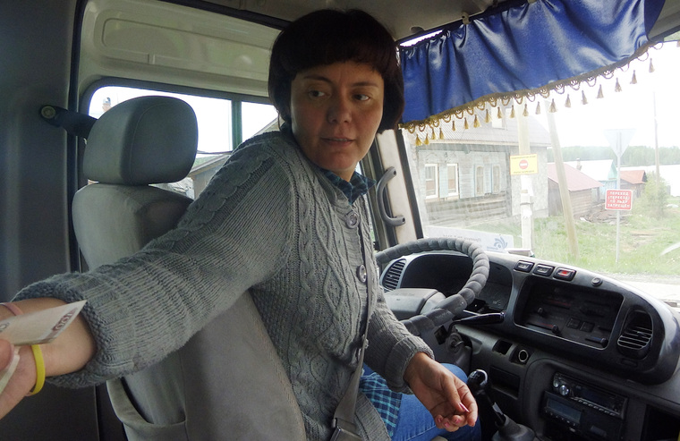 Пассажиры таватуйского автобуса очень любят девушку-водителя