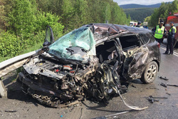 Водитель и пассажир пострадали от лобового столкновения с фурой