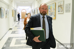 Комиссия по местному самоуправлению и внеочередное заседание гордумы Екатеринбурга, коридор, тестов виктор