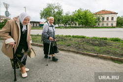 Виды города. Шадринск , пенсионерки, пожилые женщины, город шадринск, бабушки с палочками