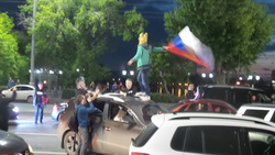 Уральцы праздновали победу танцами на автомобилях