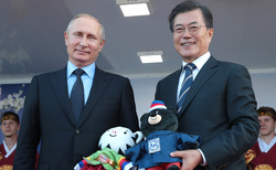 В Москве проходит встреча Владимира Путина с южнокорейским лидером Мун Чжэ Ином