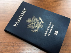 Американец выронил паспорт в самолете