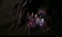 Детей и их тренера обещают вывести из пещеры к вечеру
