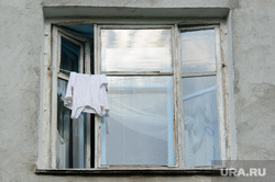 Туристические точки путеводителя для участников ИННОПРОМа. Екатеринбург, старый дом, белье, сушка, майка, окно