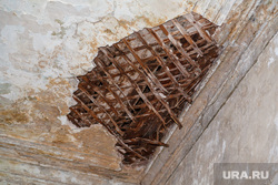 Оровайские казармы (памятник архитектуры). Екатеринбург, потолок рухнул