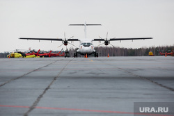 Первый полёт самолета «Виктор Черномырдин» (Boeing-767) авиакомпании Utair из аэропорта Сургут , взлетная полоса, авиация, самолет, ATR 72-500