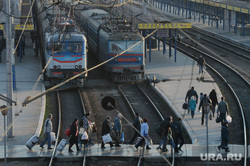 Симферополь. Агитация перед референдумом,, вокзал, поезда, пассажиры, переход через жд