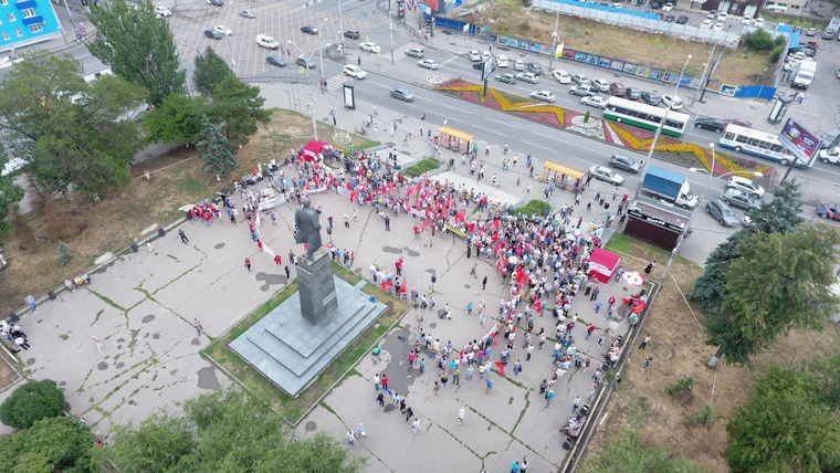 В Ростове-на-Дону на митинг вышли около трех сотен горожан