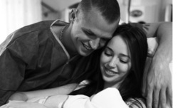 На видеозаписи запечатлен момент рождения дочери Тарасова и Костенко
