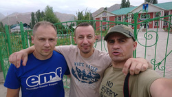 Руслан Тараканов (справа) выложил фото из Таджикистана 27 июля, а сегодня под постом появились соболезнования