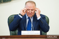 Встреча полномочного представителя Президента РФ в УФО c руководителями окружных органов и  федеральных органов исполнительной власти. Екатеринбург, портрет, поправляет очки, цуканов николай