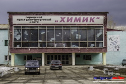 После ремонта потолок в ДК начал сыпаться на головы