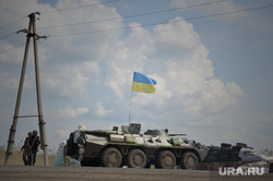 Последствия АТО и украинские блокпосты в Краматорске. Украина, военная техника, украинские войска, флаг