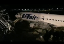 Очевидцы опубликовали новые видео с места аварии самолета UTair в Сочи. Пилоты должны были уйти в другой аэропорт. ФОТО
