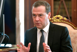 Дмитрий Медведев впервые появился на публике после травмы