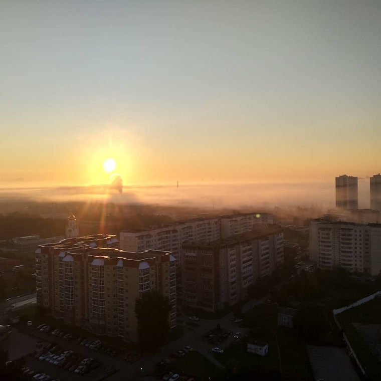 Солнце над туманом и Екатеринбургом