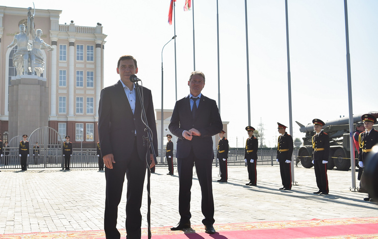 Евгений Куйвашев и Андрей Козицын на церемонии открытия памятника