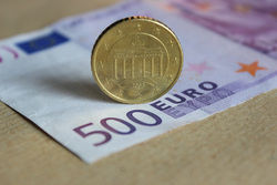 Курс евро впервые с апреля превысил 80 рублей