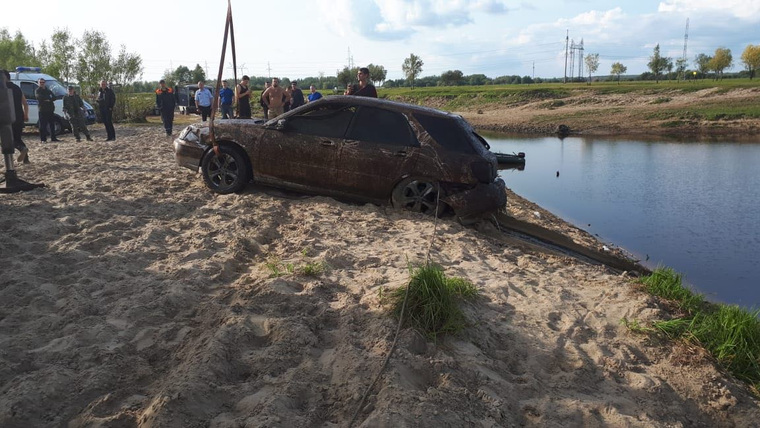 Автомобиль лежал на дне реки на глубине 7 метров